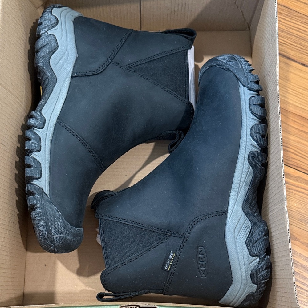 Women’s Keen Waterproof Chelsea Boot Size 6.5